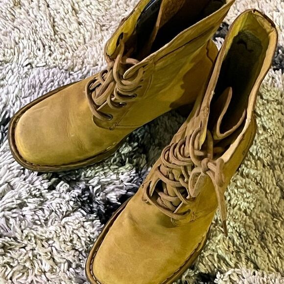 🎉HP🎉 EUC Rare Vintage Dr. Martens Boots - Picture 8 of 16